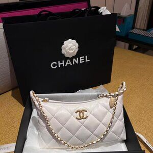 Classic CHANEL Bag: A Stylish and Versatile Choice for Elegance